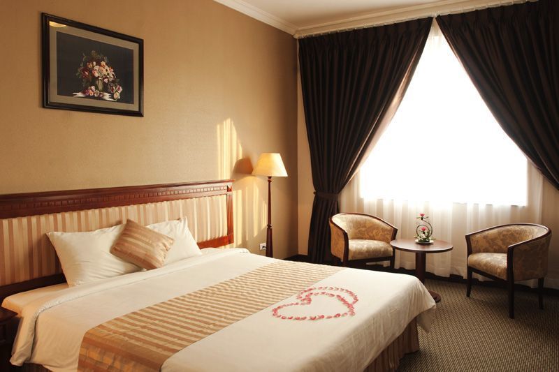 Aloha Halong Hotel Ха Лонг Екстериор снимка