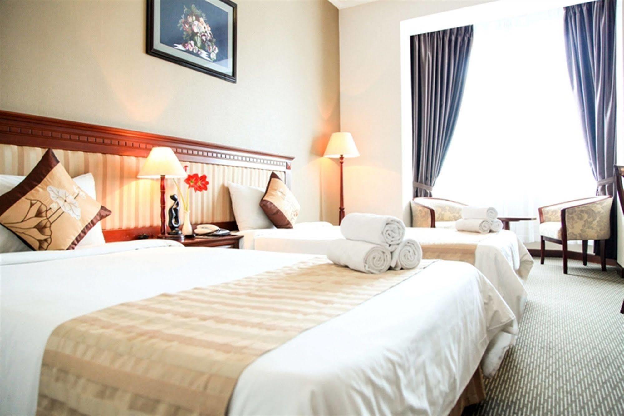 Aloha Halong Hotel Ха Лонг Екстериор снимка