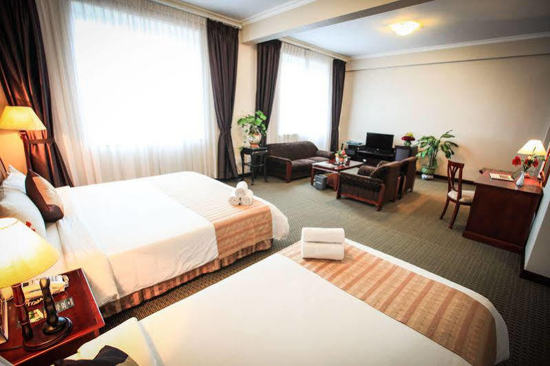 Aloha Halong Hotel Ха Лонг Екстериор снимка